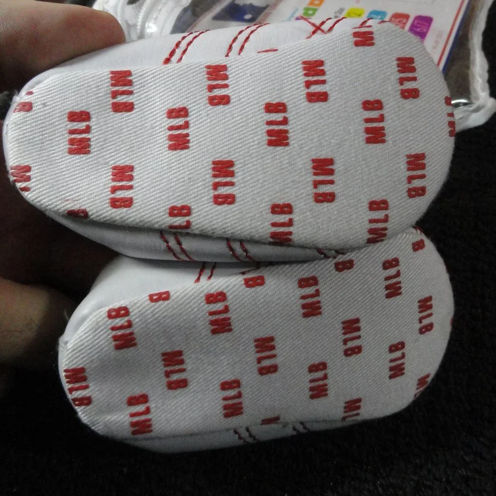 Boston Red Sox Skidders baby shoes.CUTE MLB ~New~0-6 months. Baseball fan